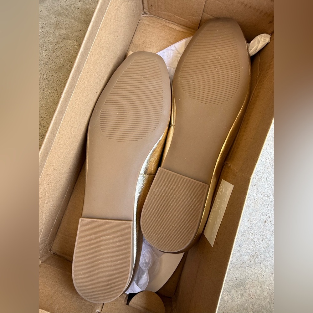 Steve Madden Eddie Gold Leather Flats / Size 6 / New in box - Picture 3 of 4
